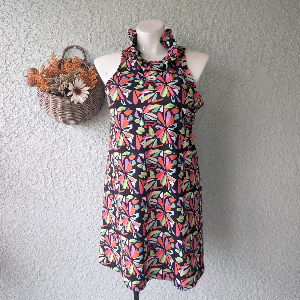 Chelsea Gunn - Bright‎ abstract sleeveless stretch dress ruffled collar, L